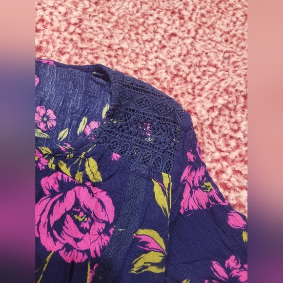 Floral Spring Top - Picture 3 of 3